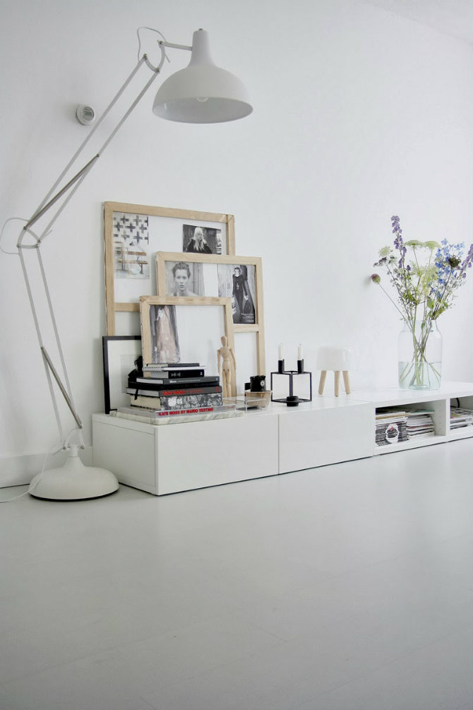 Use-mid-century-modern-floor-lamps-beside-a-sideboard-Amsterdam-home-of-Desiree-Groenendal-of-the-Dutch-blog-Vosgesparis.jpg