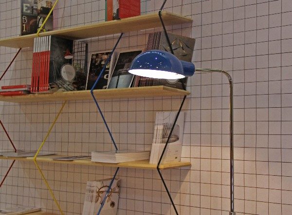 COLORFUL MODERN FLOOR LAMPS FOR A HAPPY HOME DESIGN