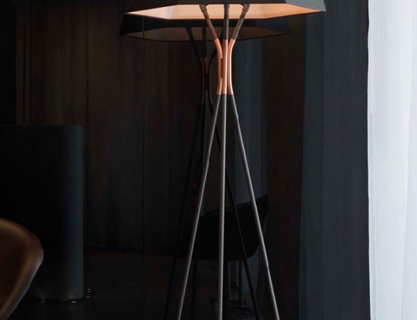 Floor lamp with metal base and shades in white or black fabric.