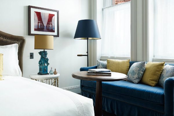 Fall in Love with This New York Hotel with Stunning Lighting Designs 13