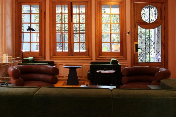 Serge Mouille Lighting Designs Shine in Ignacia Guest House FEAT