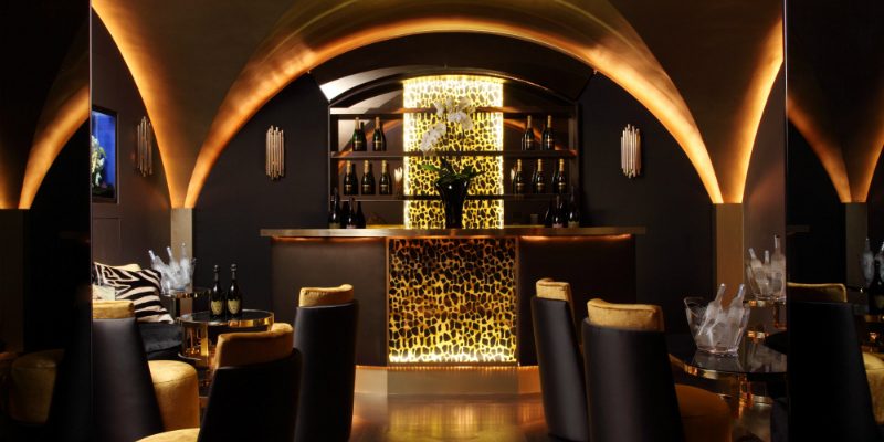 Meet the best restaurants with mid-century lighting design