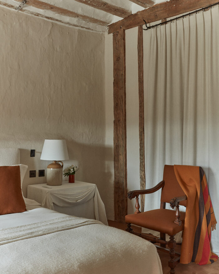 Contemporary Bedrooms by Casa Muñoz